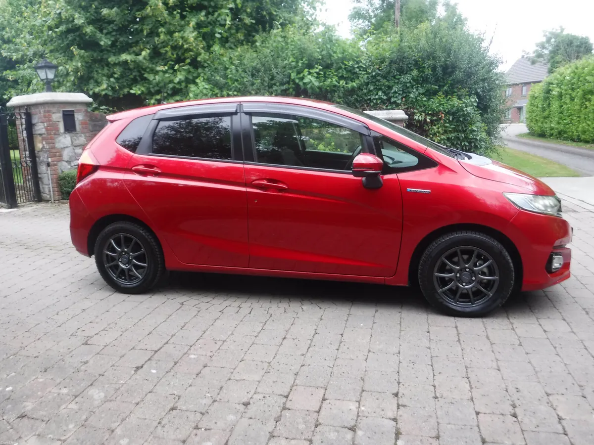 HONDA FIT 1.5 AUTO HYBRID ANDROID+CARPLAY - Image 2