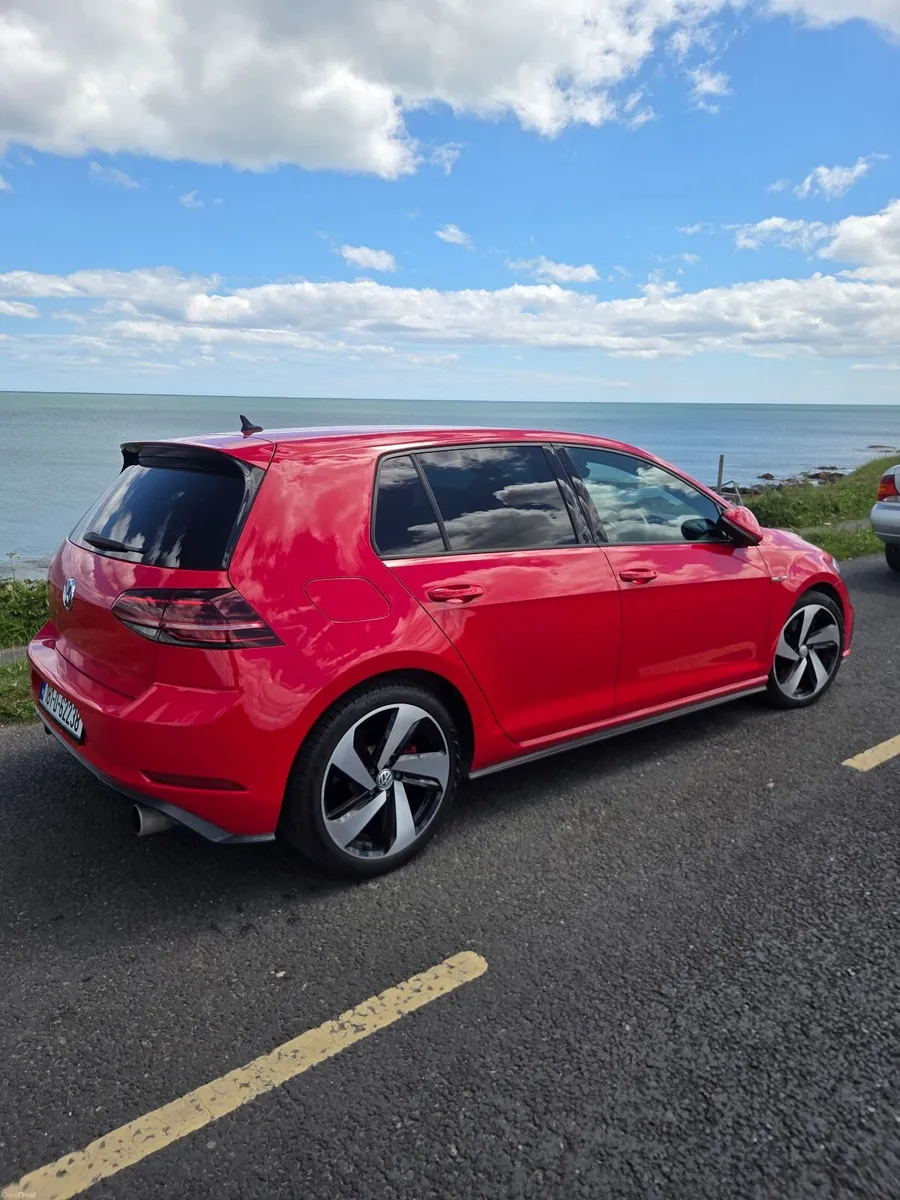 Volkswagen Golf GTI   2018 - Image 2