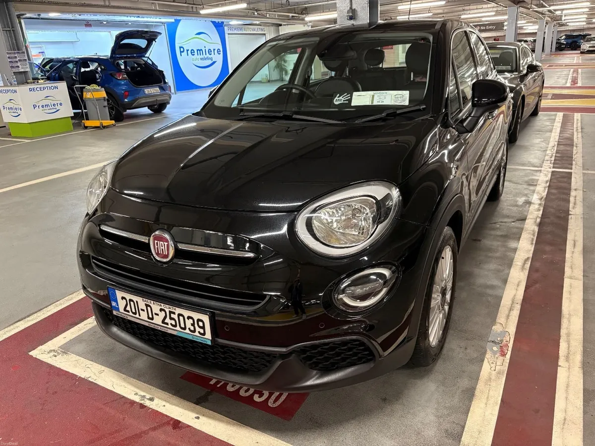 Fiat 500X Black Model Lounge - Image 1