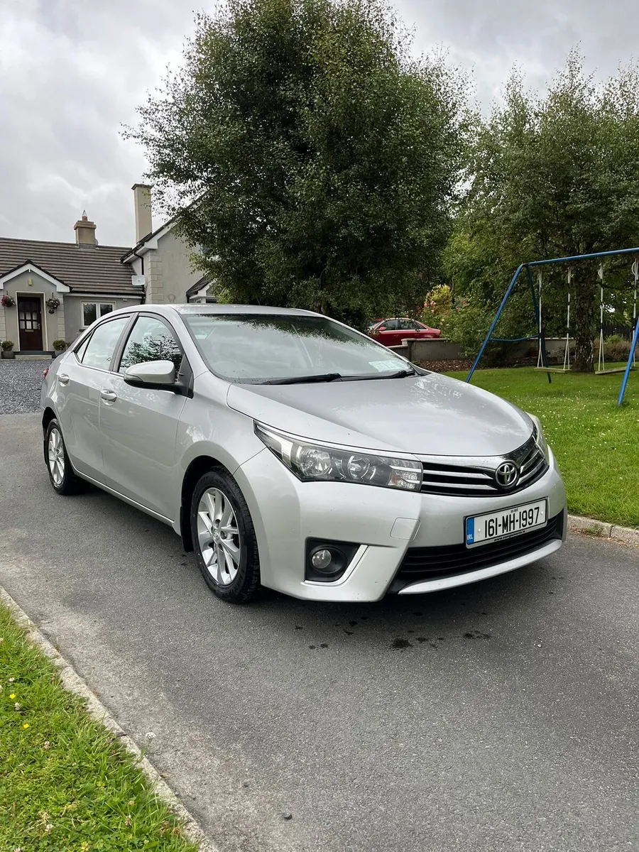 2016 Toyota Corrola - Image 2