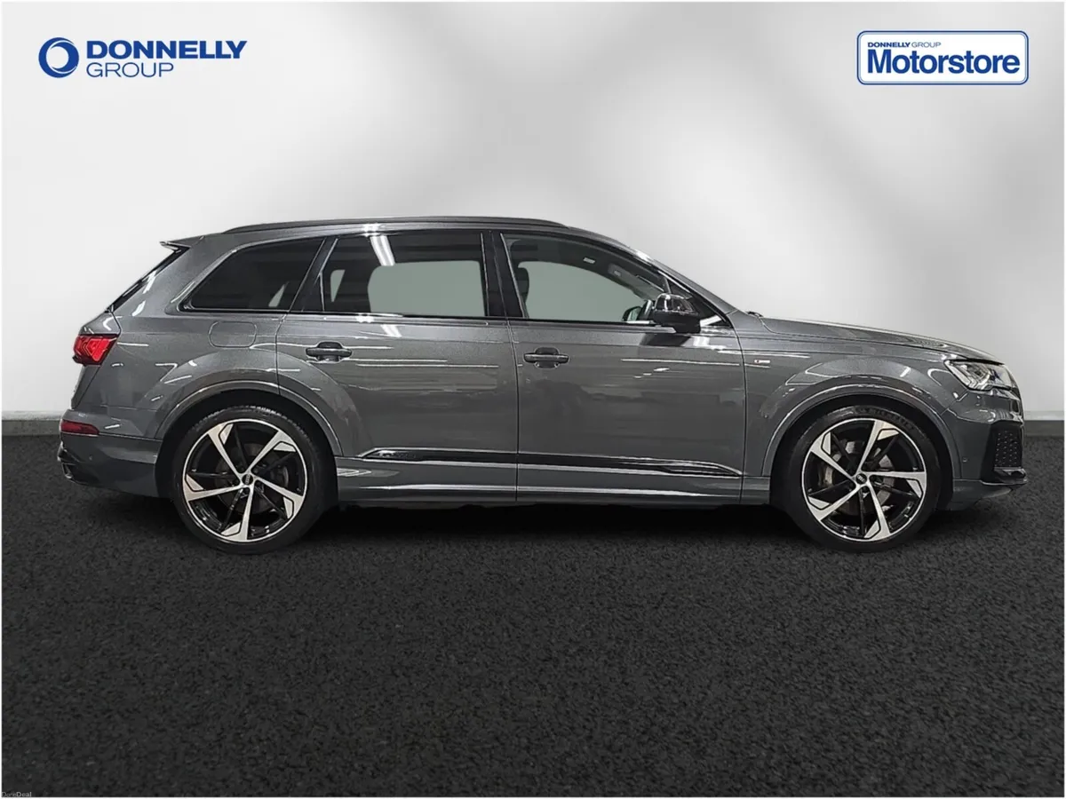 Audi Q7 Diesel Estate Black Edition - Image 3