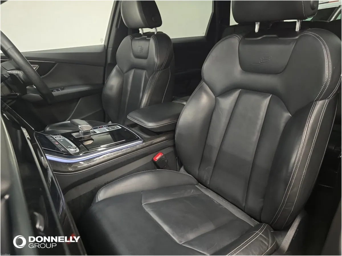 Audi Q7 Diesel Estate Black Edition - Image 5