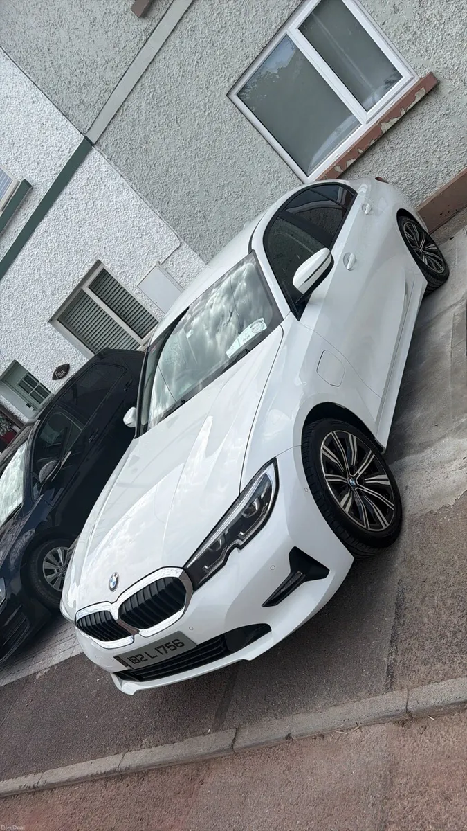 BMW 330e - Image 3