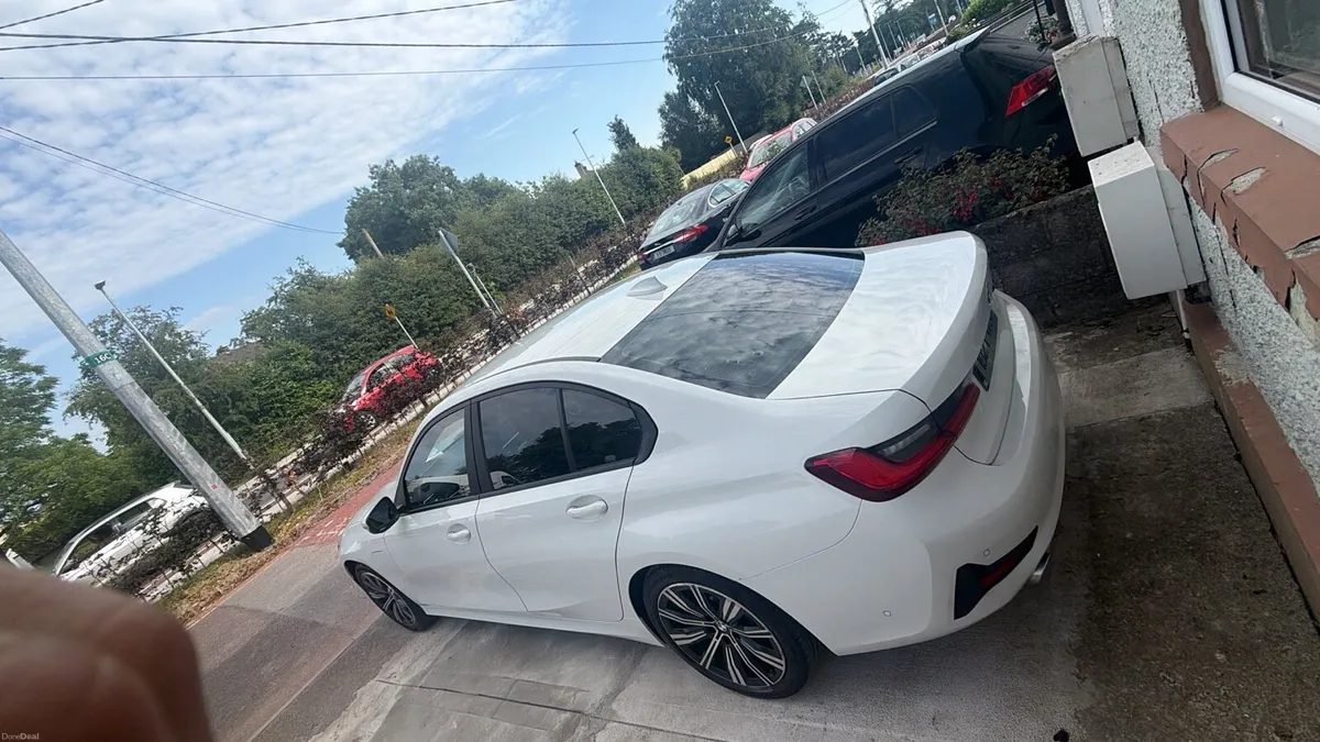 BMW 330e - Image 1