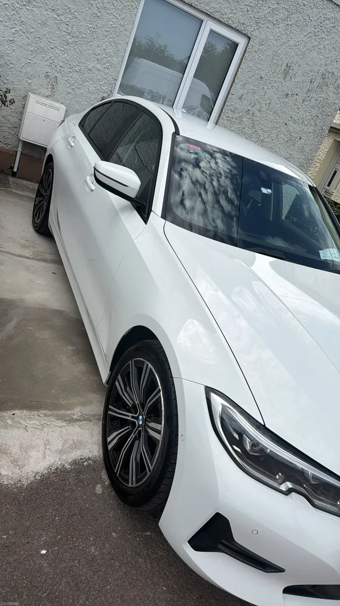 BMW 330e - Image 2