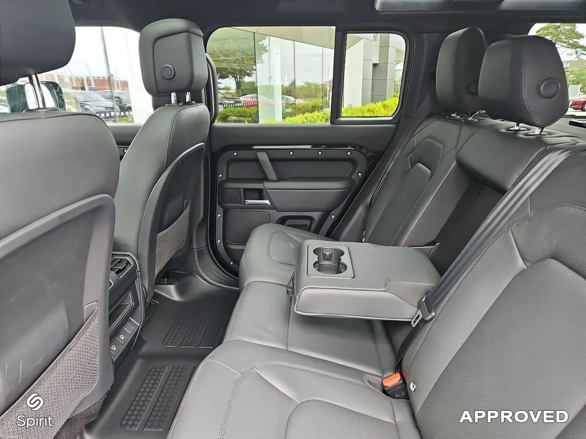 Land Rover Defender 2.0 PHEV X Dynamic HSE - Image 5