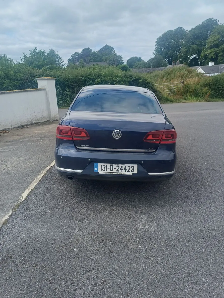 Volkswagen Passat 2013 - Image 2