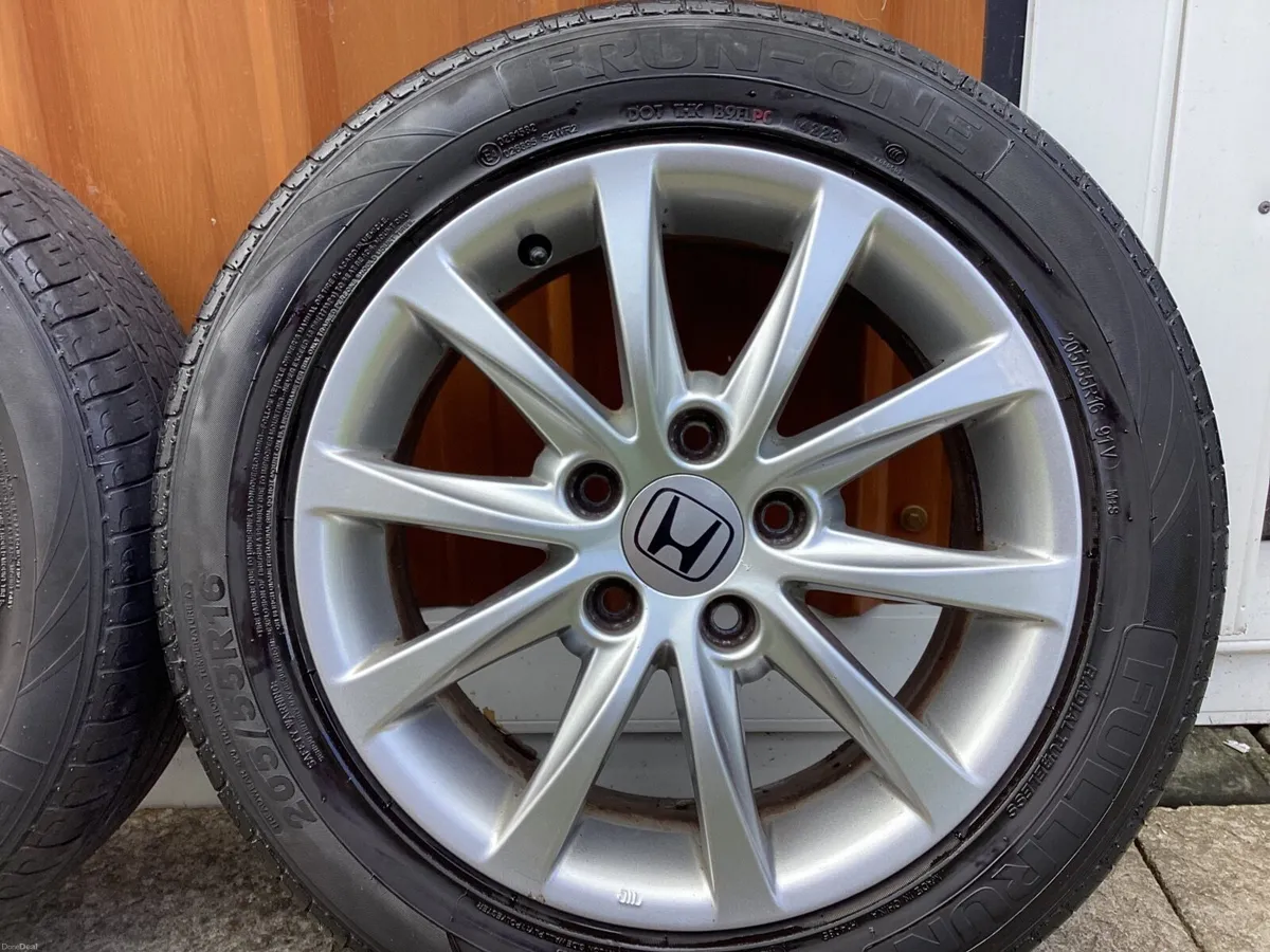 Honda Civic 2009 - Image 2