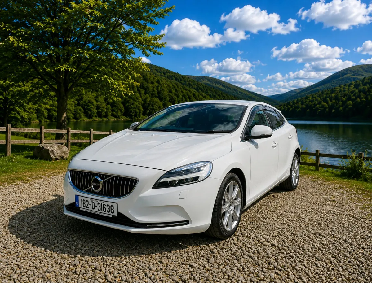 VOLVO V40 2018 2.0, DIESEL - Image 2