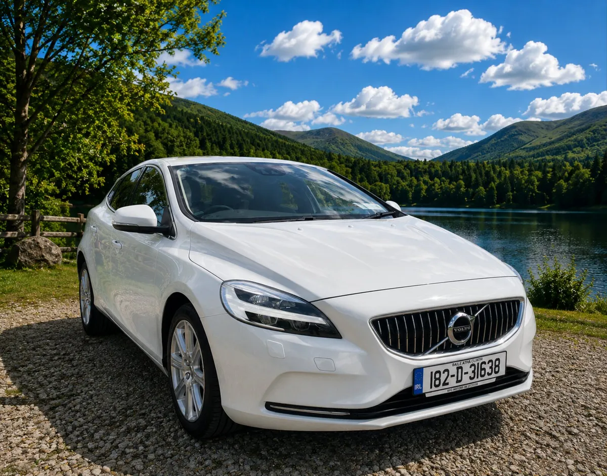 VOLVO V40 2018 2.0, DIESEL - Image 1