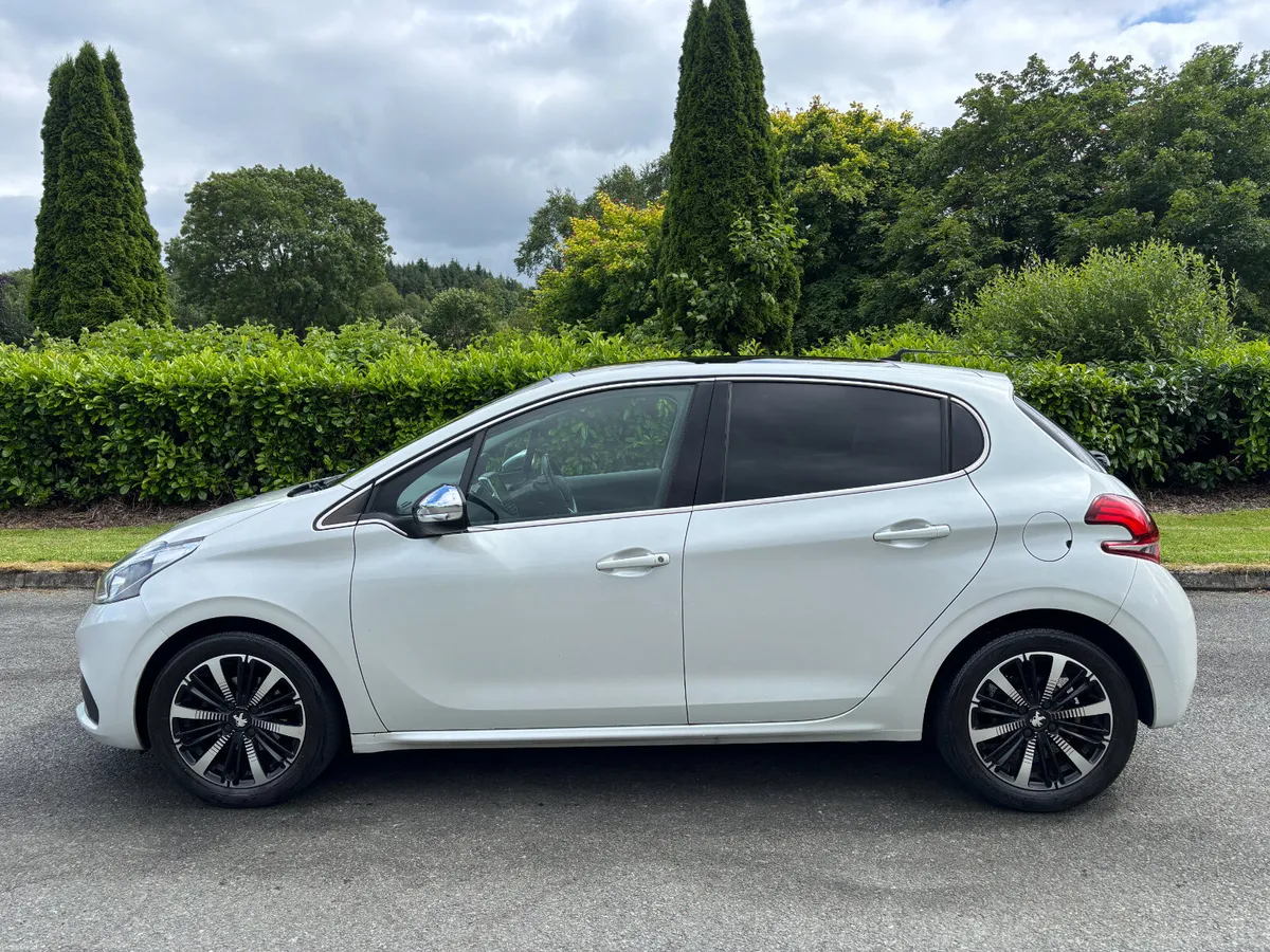 PEUGEOT 208 SUNROOF 2017 - Image 4