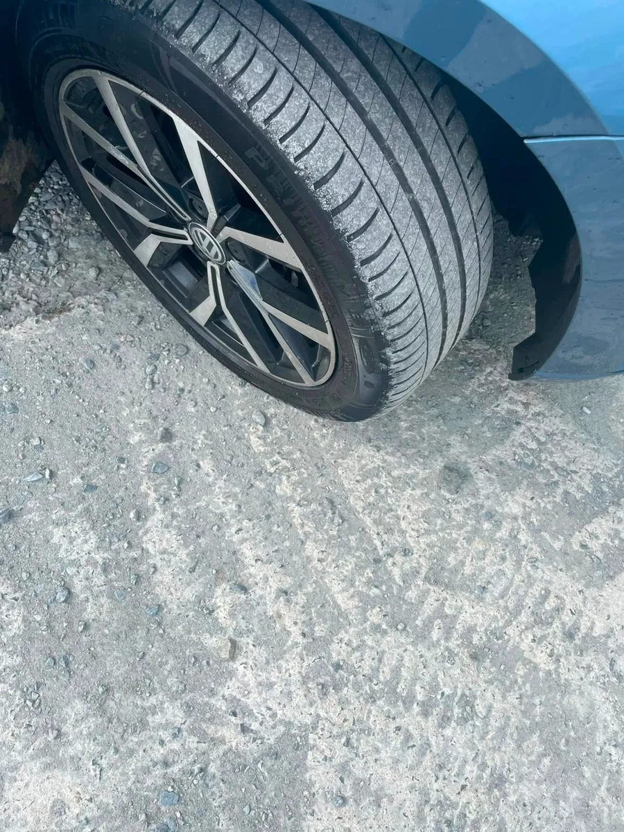 2015 Volkswagen Passat - Image 4