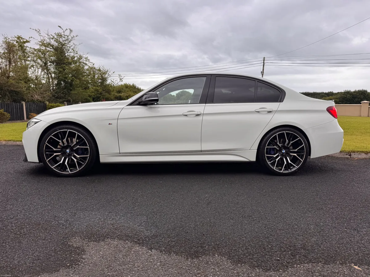 2019 BMW 320D Shadow Edition - Image 3
