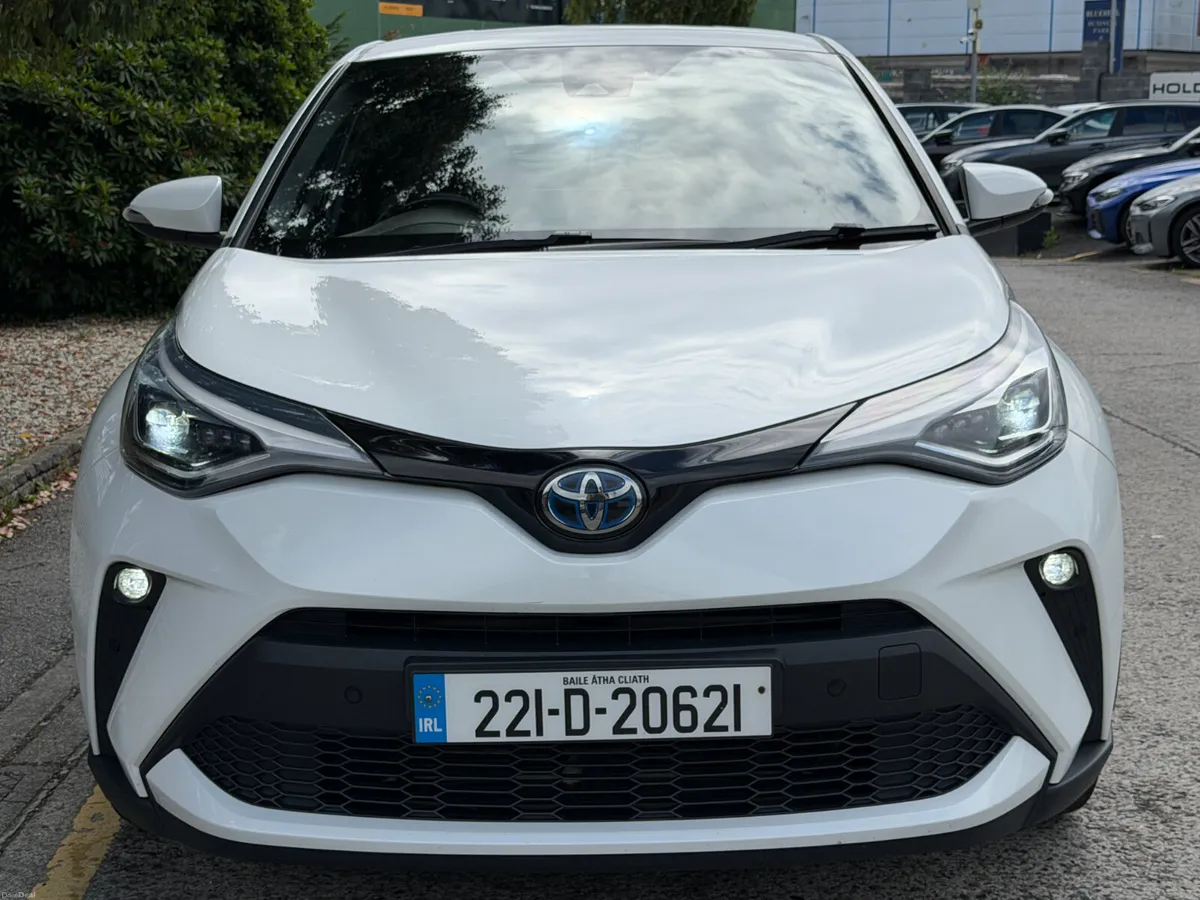2022 Toyota C-HR..REAR CAMERA..HEATED SEATS - Image 4