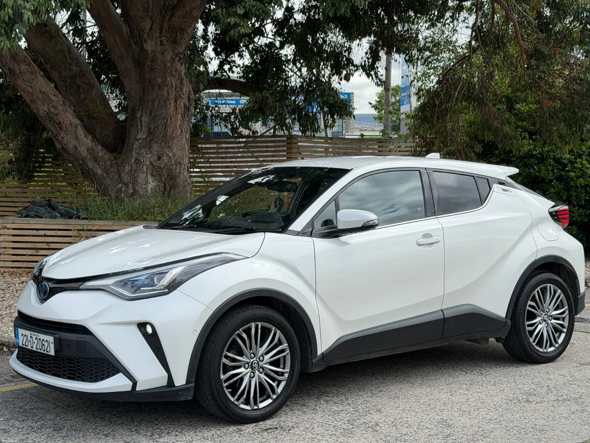 2022 Toyota C-HR..REAR CAMERA..HEATED SEATS - Image 3