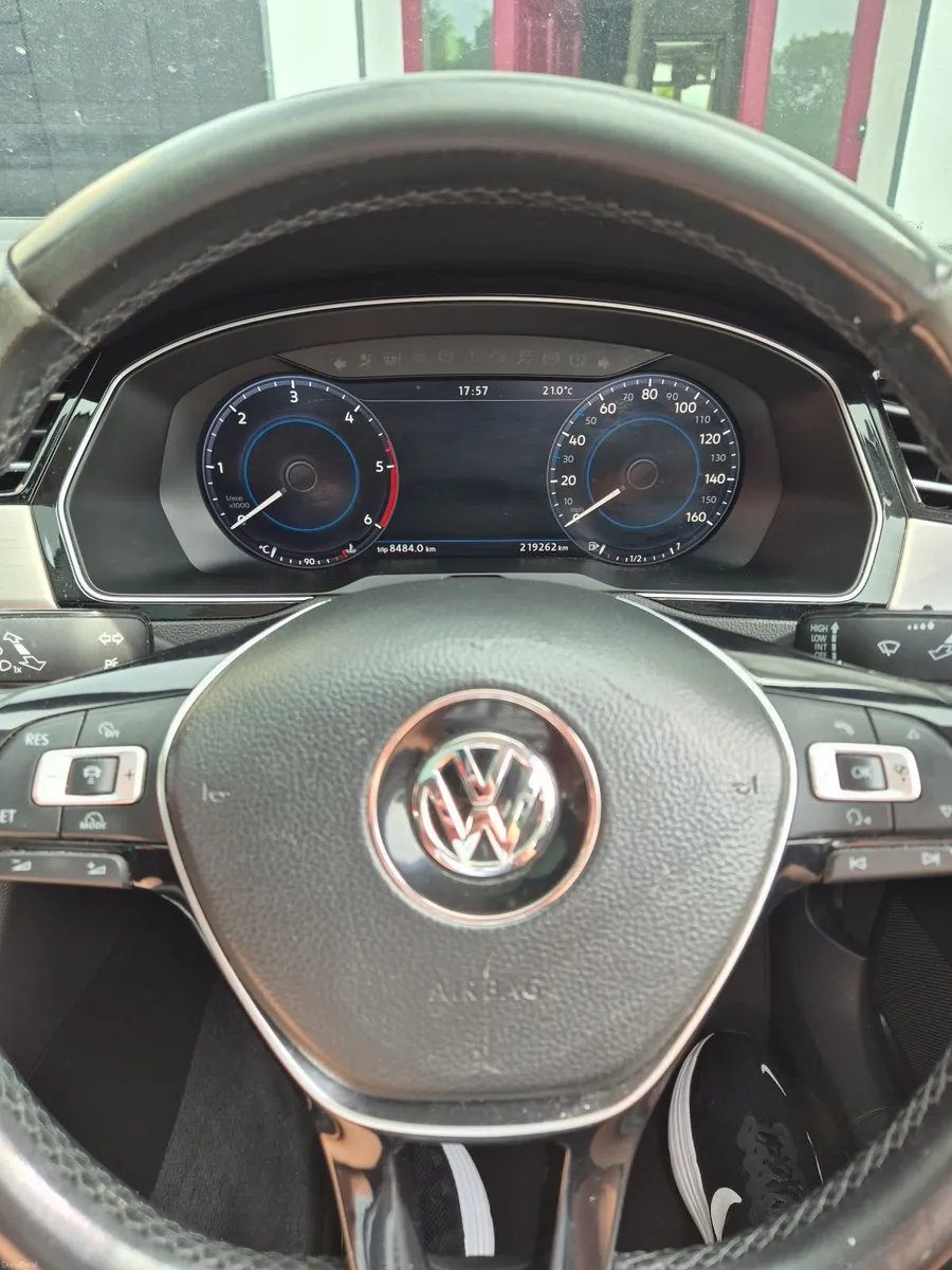 Volkswagen Passat 2017 - Image 4