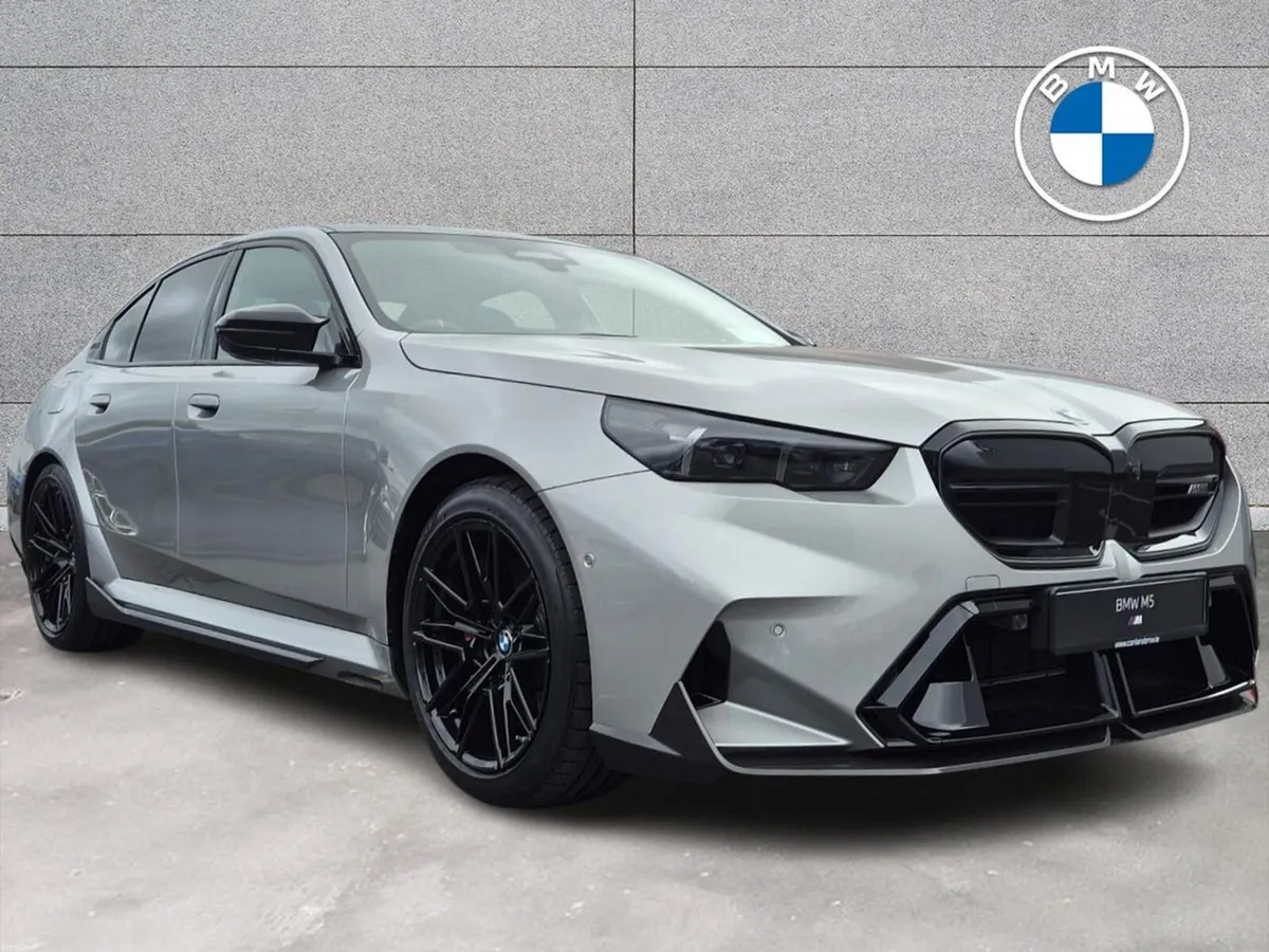 BMW M5 4.4 - Image 1