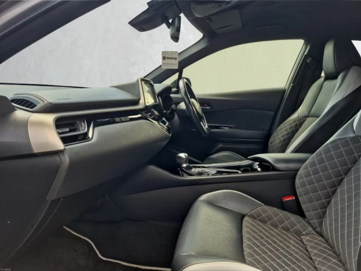 Toyota C-HR ** HYBRID ** AUTO ** HUGE SPEC ** TRIN - Image 6