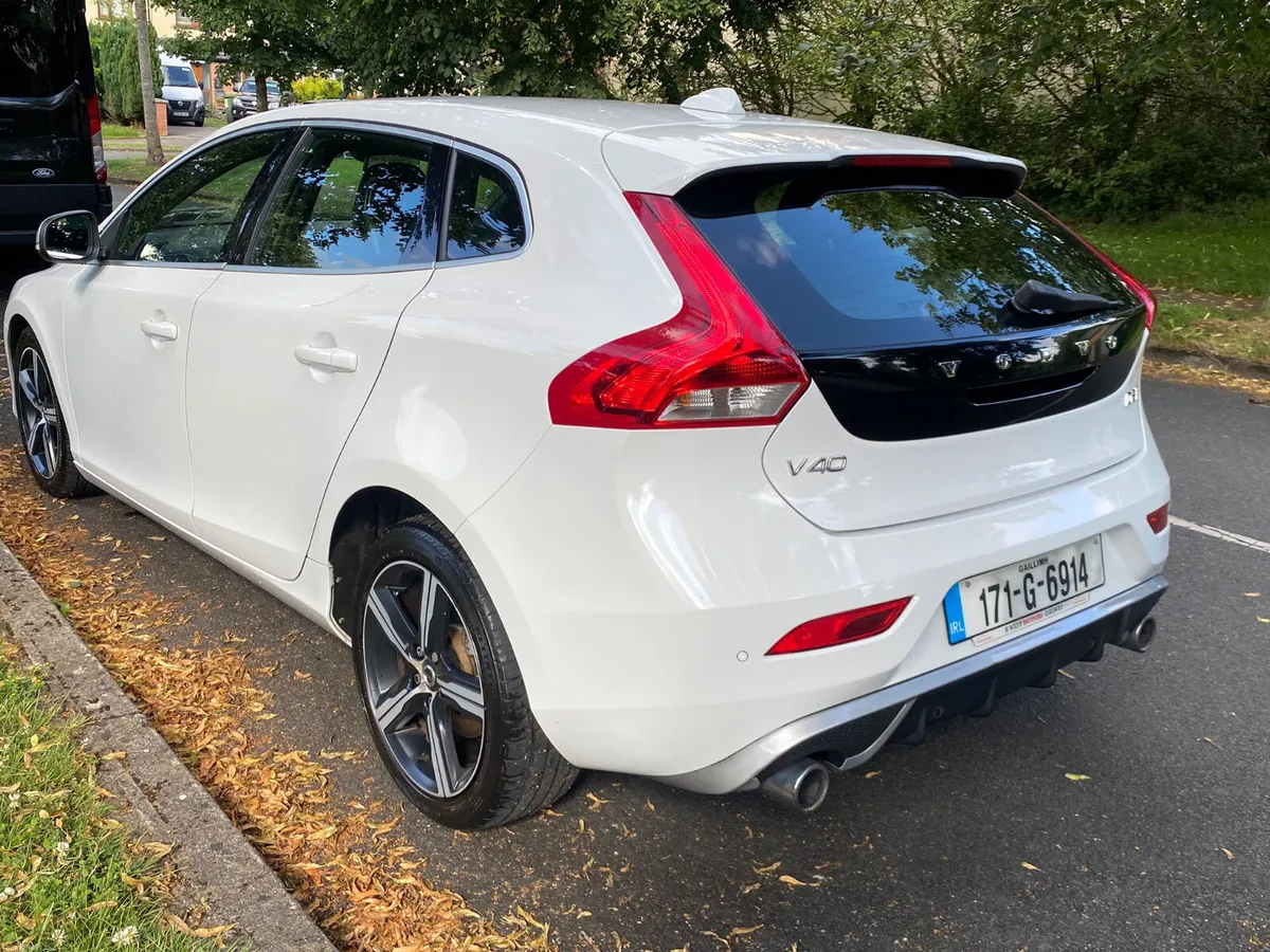 VOLVO V40 2.0D D2 R-DESIGN - Image 3