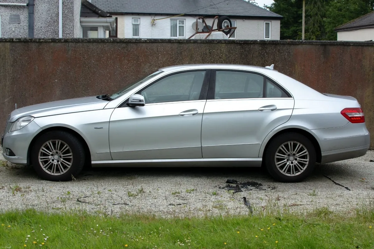 Mercedes-Benz E-Class 2011 - Image 3