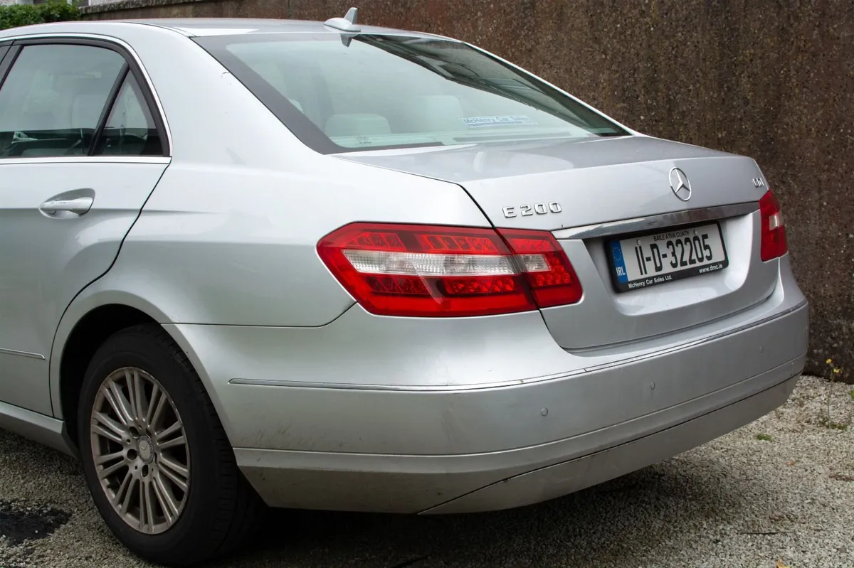 Mercedes-Benz E-Class 2011 - Image 2