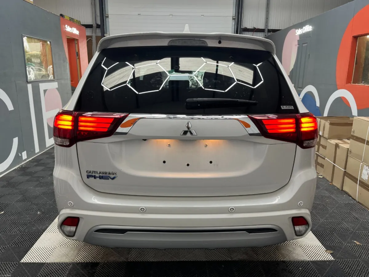Mitsubishi Outlander 2018 MITSUBISHI OUTLANDER G P - Image 3
