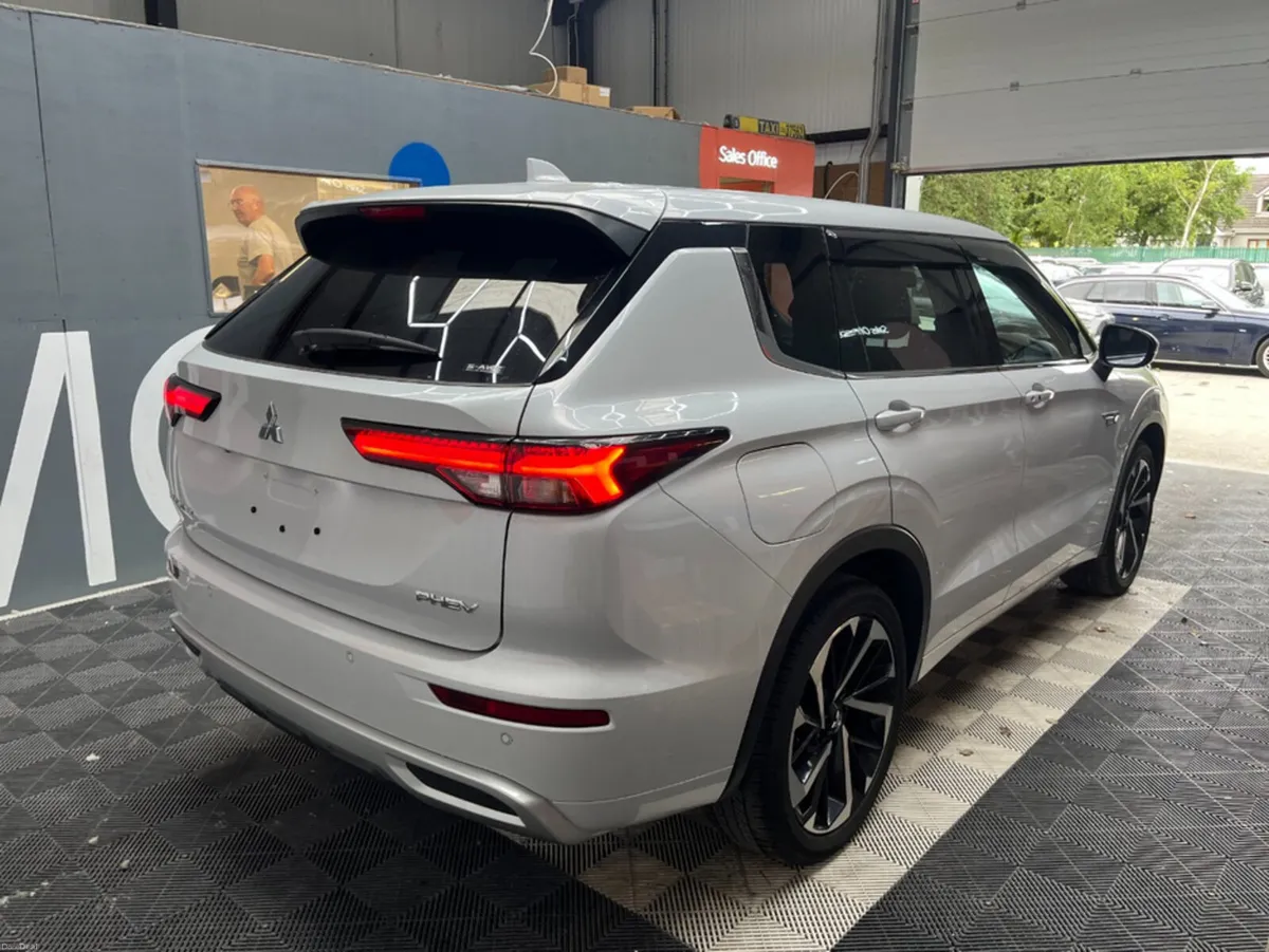 Mitsubishi Outlander 2024 MITSUBISHI OUTLANDER PHE - Image 2