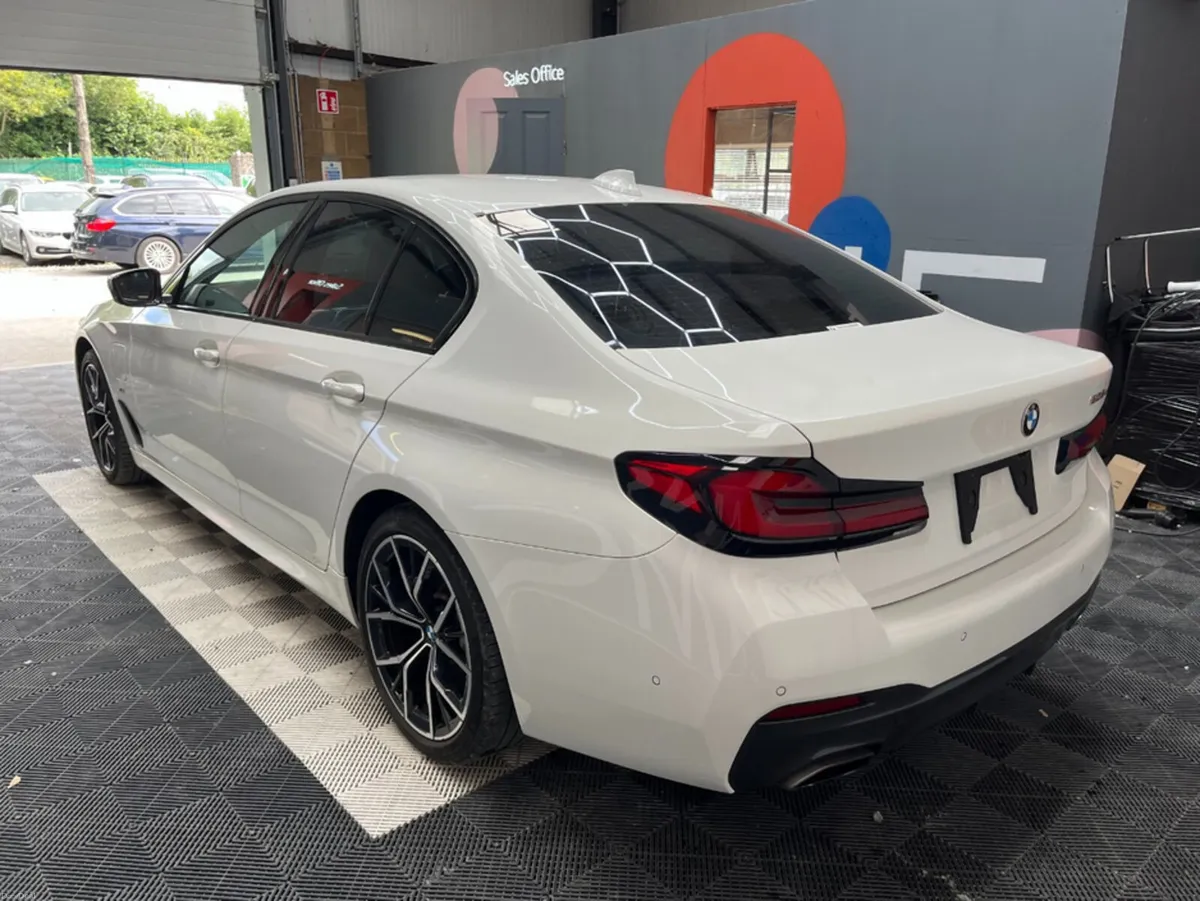 BMW 5-Series 2021 BMW 530E M-SPORT 2.0 AUTOMATIC / - Image 4