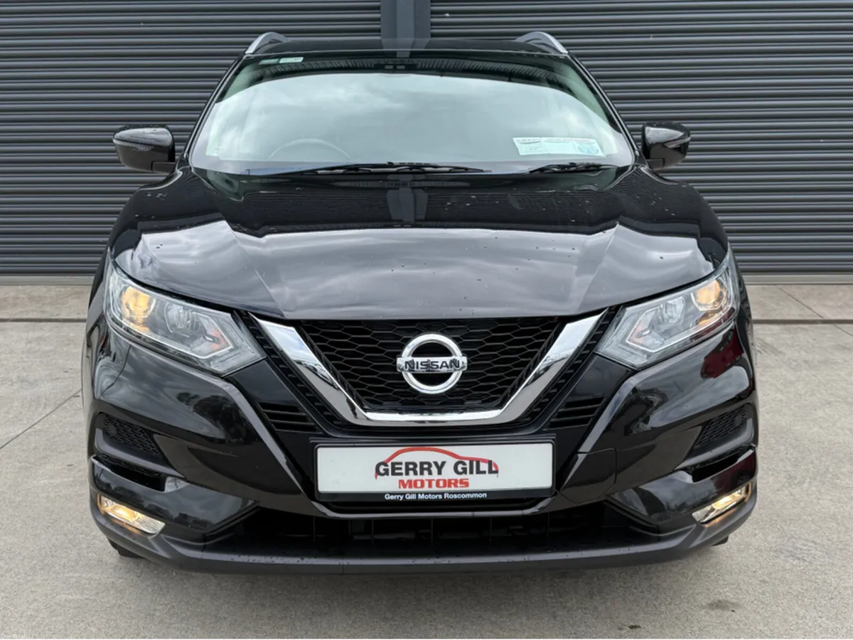 Nissan Qashqai 1.5 SV  ** GLASS ROOF ** - Image 2