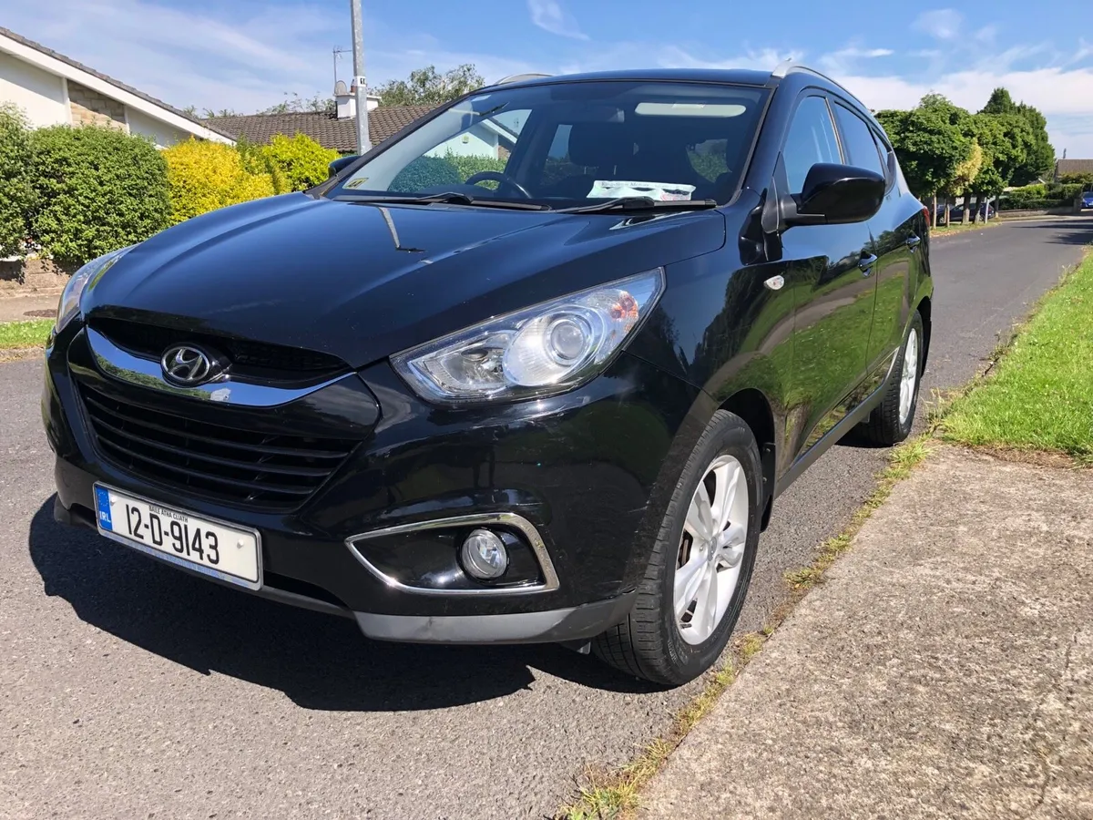 Hyundai ix35 Crossover Automatic 4/4 - Image 1