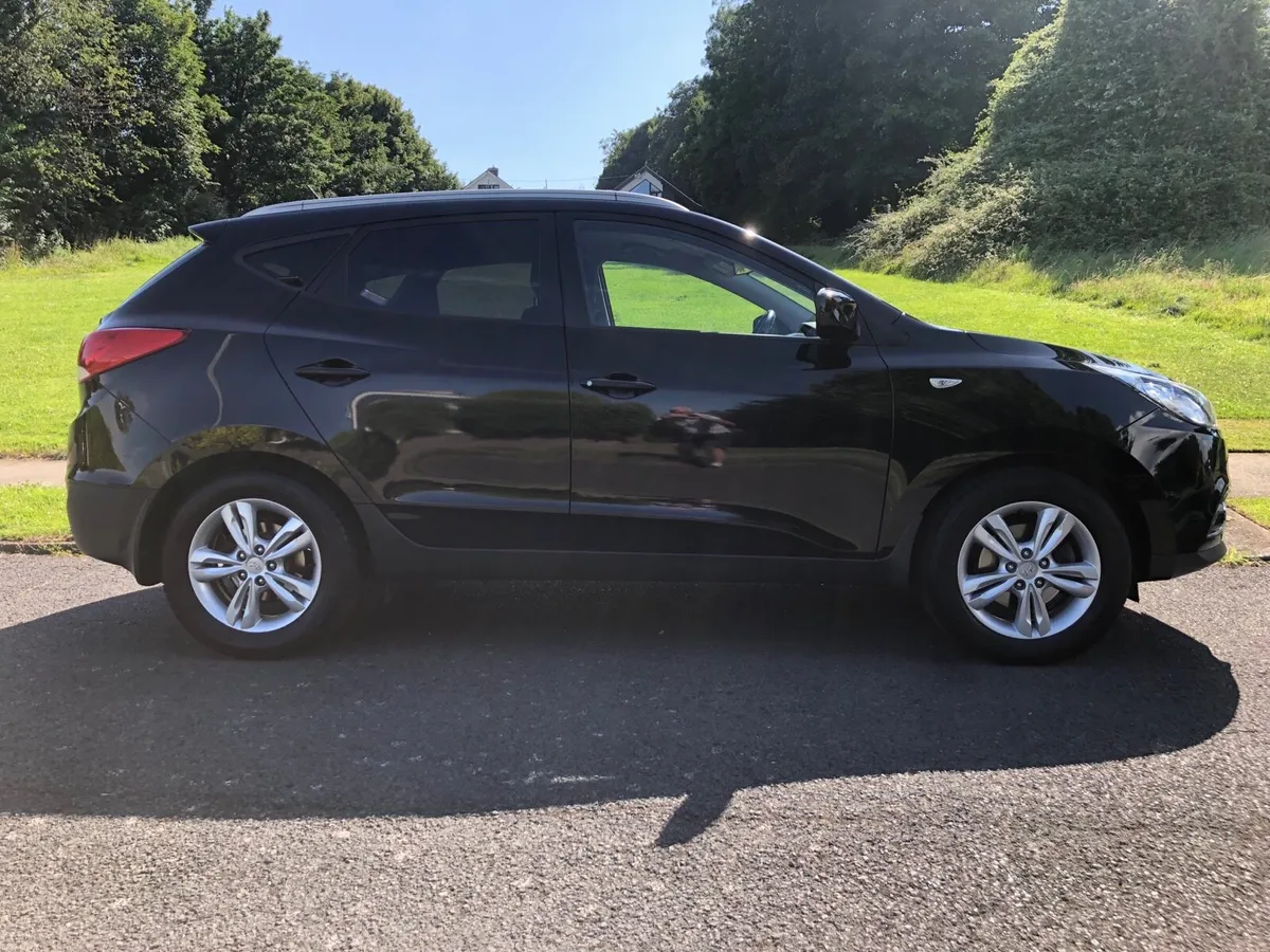 Hyundai ix35 Crossover Automatic 4/4 - Image 4