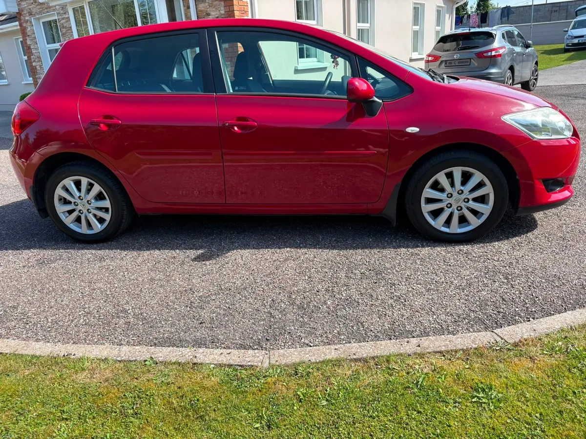 TOYOTA AURIS - Image 1