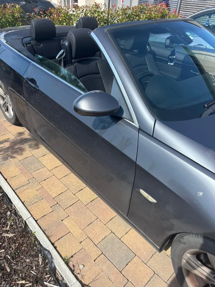 BMW Convertible 320i E93 Grey - Image 2