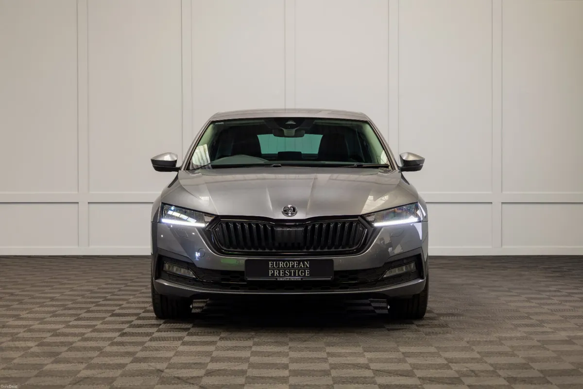 232 Skoda Octavia SE L - Image 2