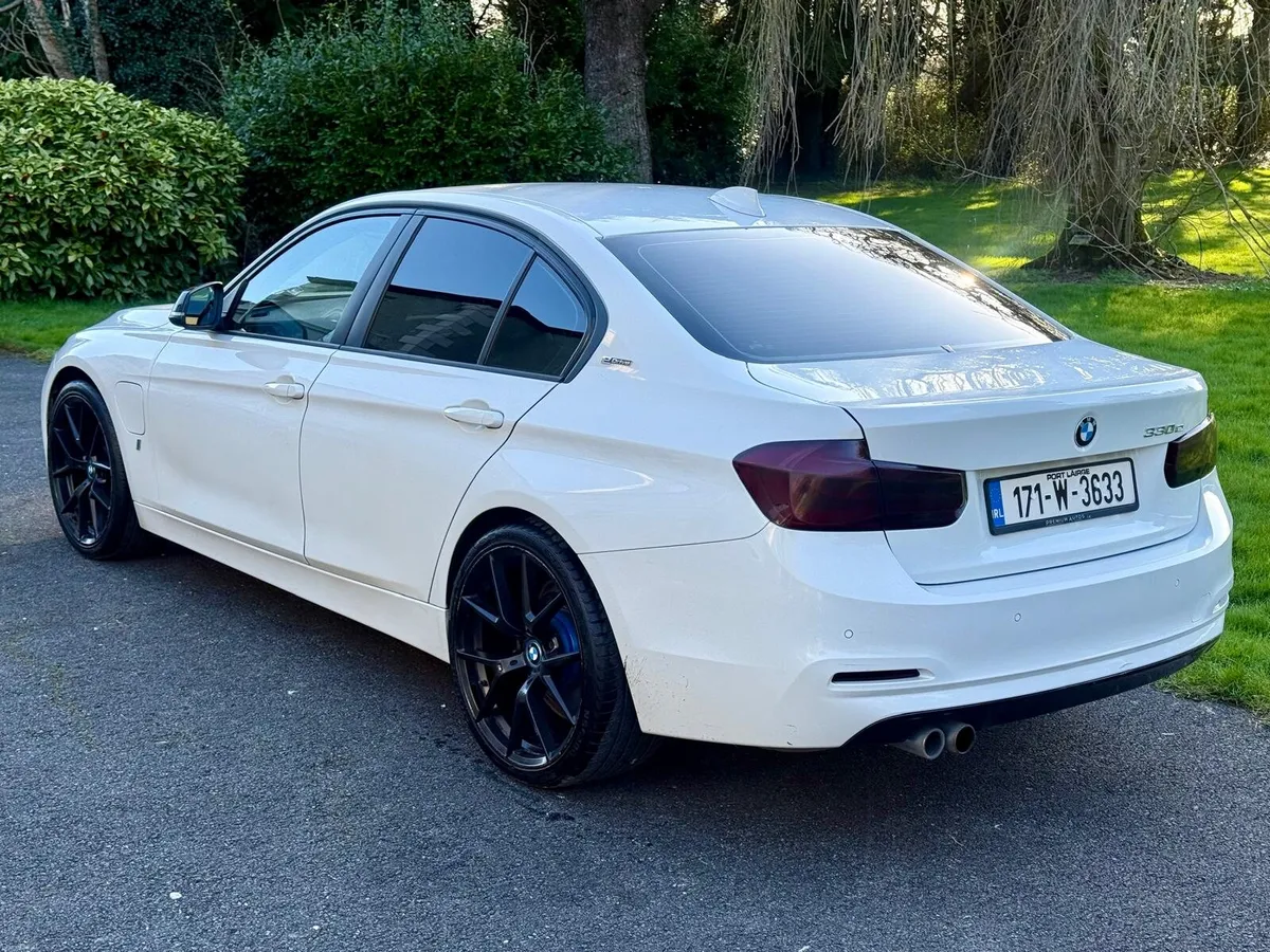 BMW 330e - Image 3
