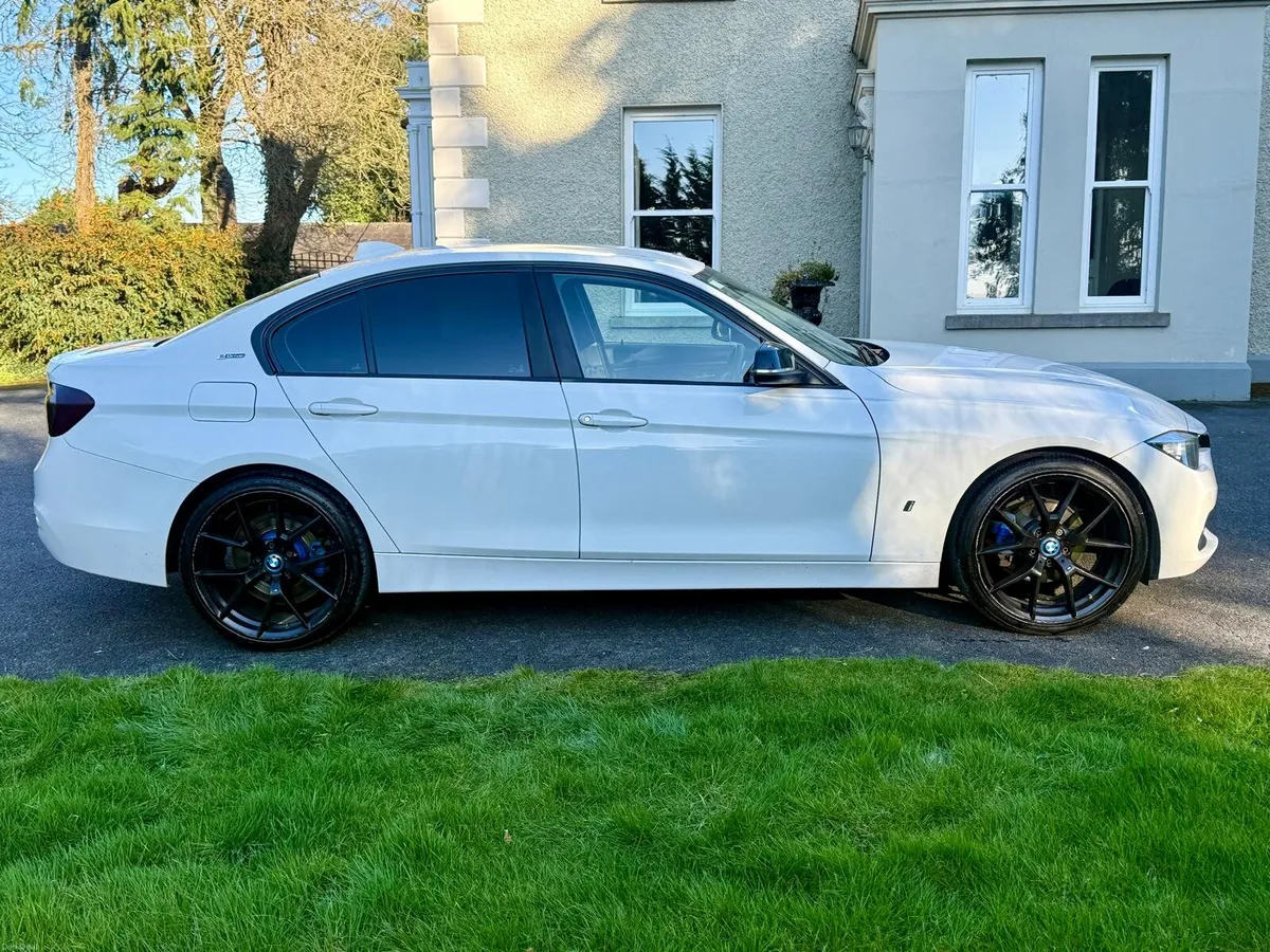 BMW 330e - Image 6