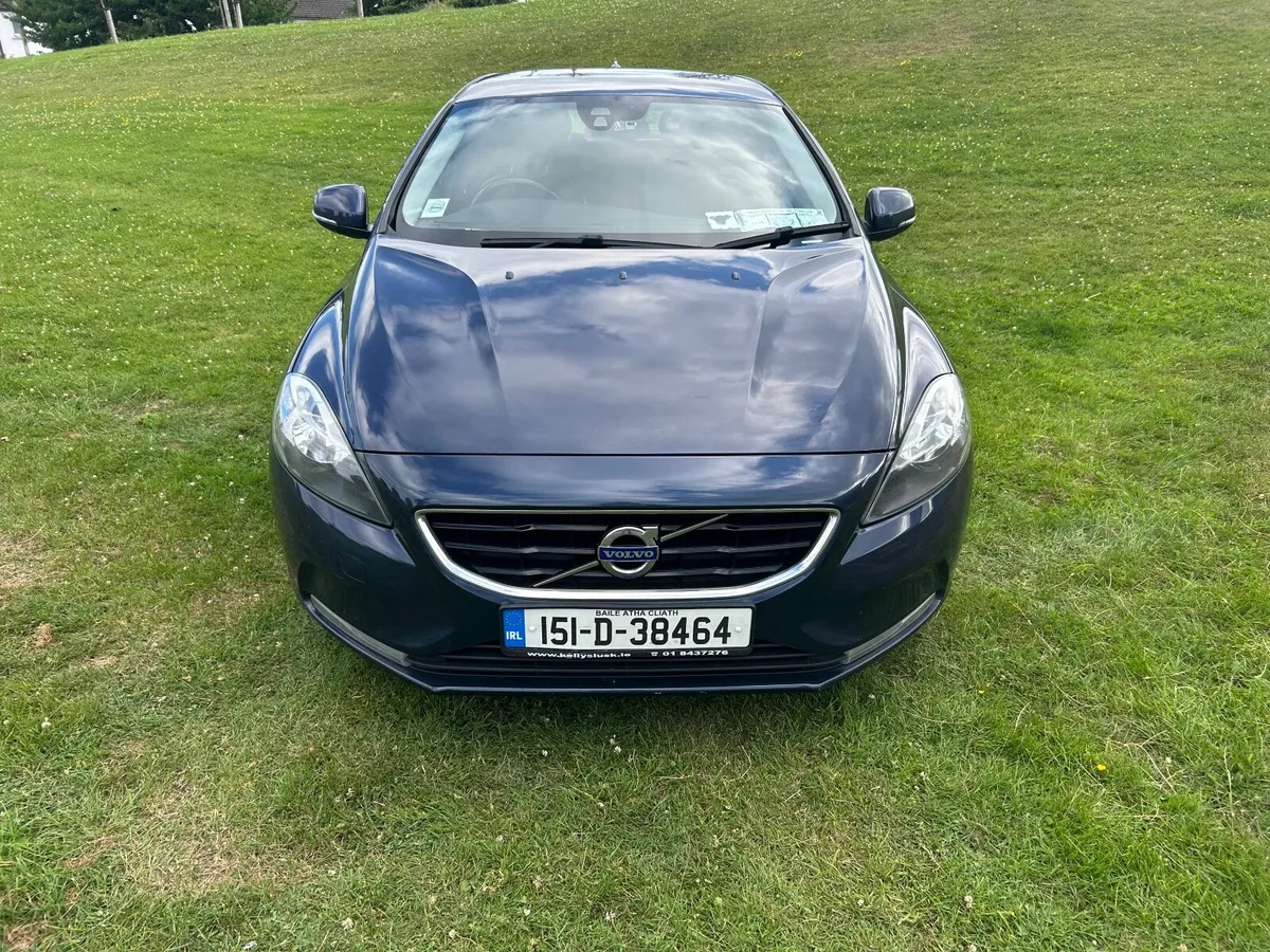 Volvo V40 2015 - Image 2