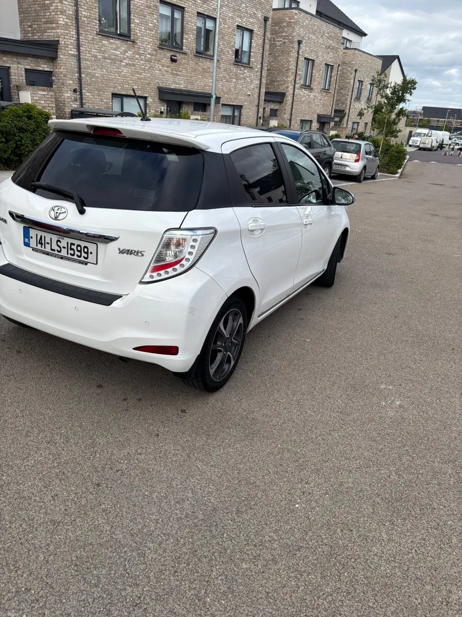 2014 Toyota Yaris 1.3 Petrol NCT12/07/27 Tax 09/26 - Image 4