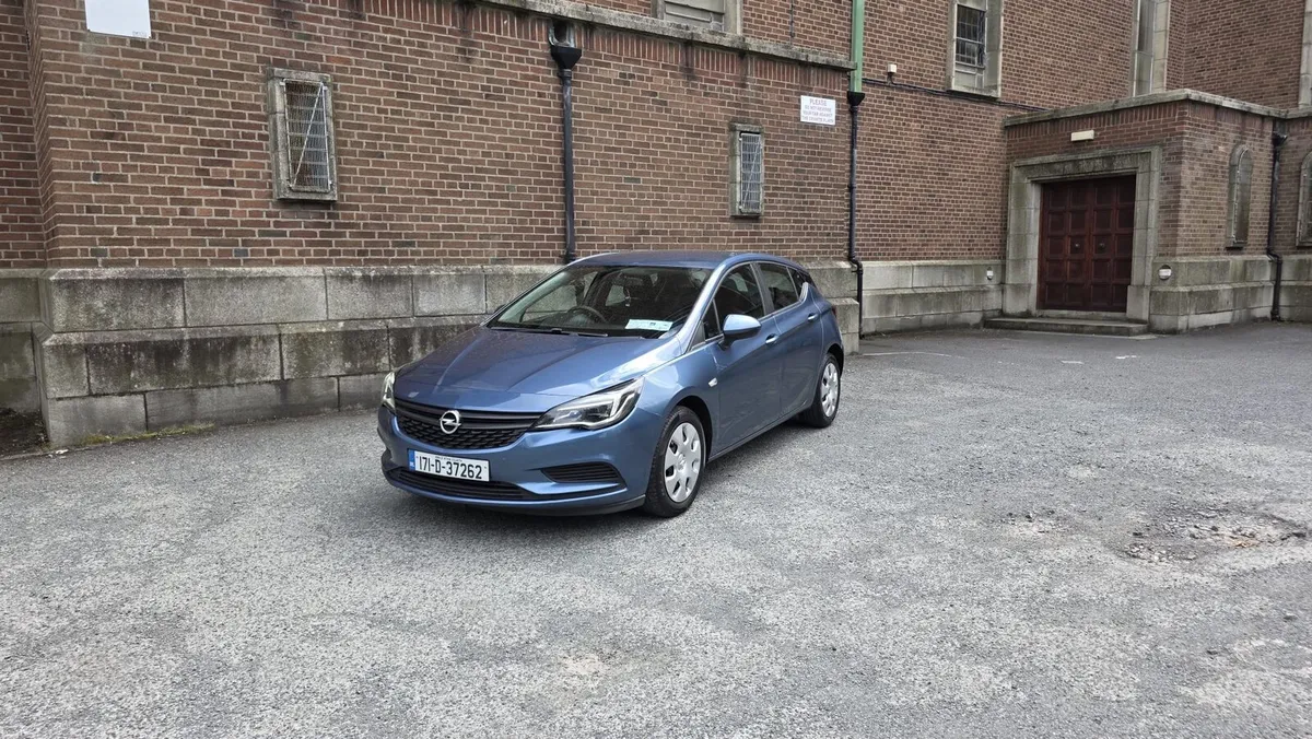 2017 Opel Astra E 1.4 Petrol - Image 1