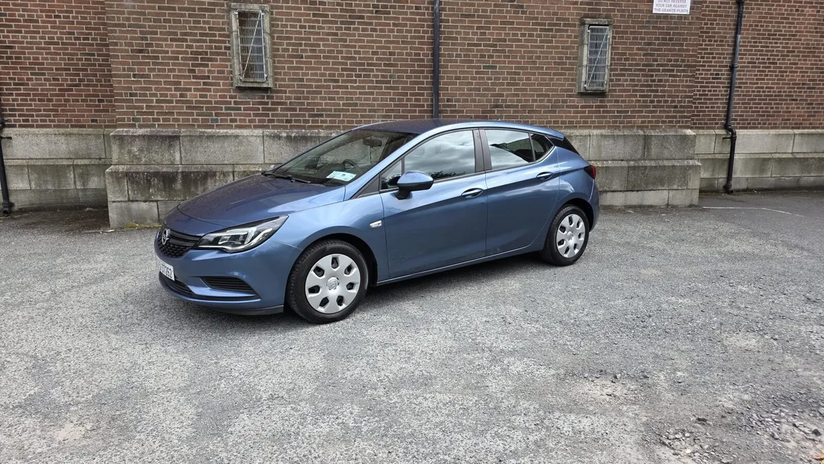 2017 Opel Astra E 1.4 Petrol - Image 3