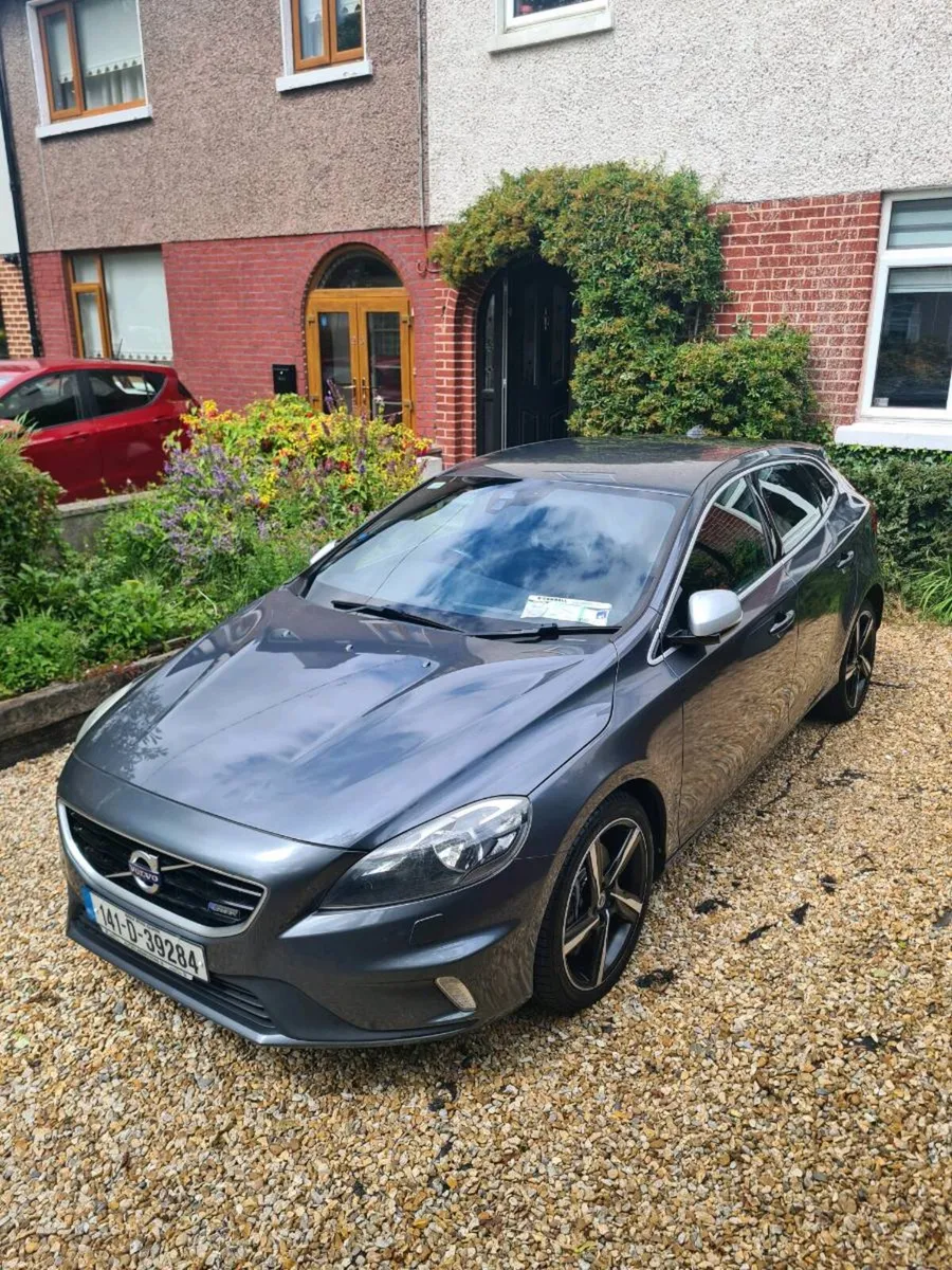 Volvo V40 R-Design (177bhp) - Image 2