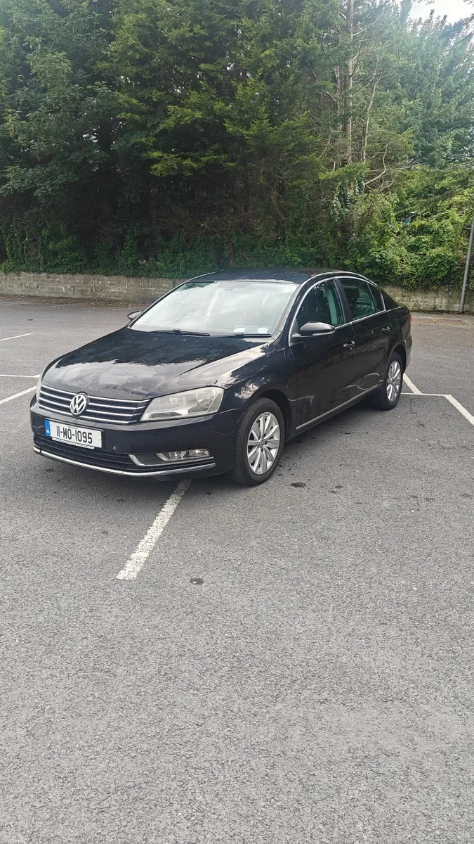Volkswagen Passat 2011 - Image 2