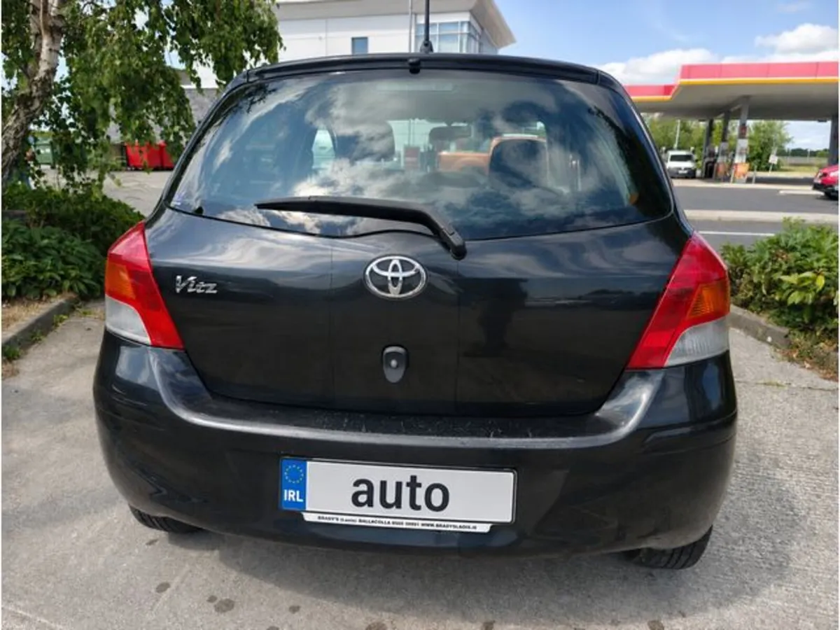 Toyota Vitz AUTO/HAND CONTROLS - Image 2