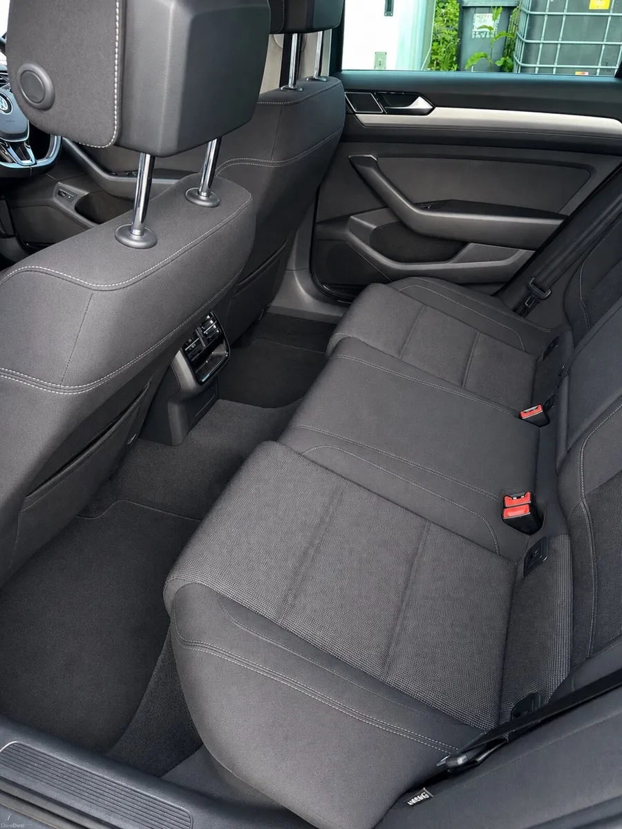 Volkswagen Passat 2015 - Image 3