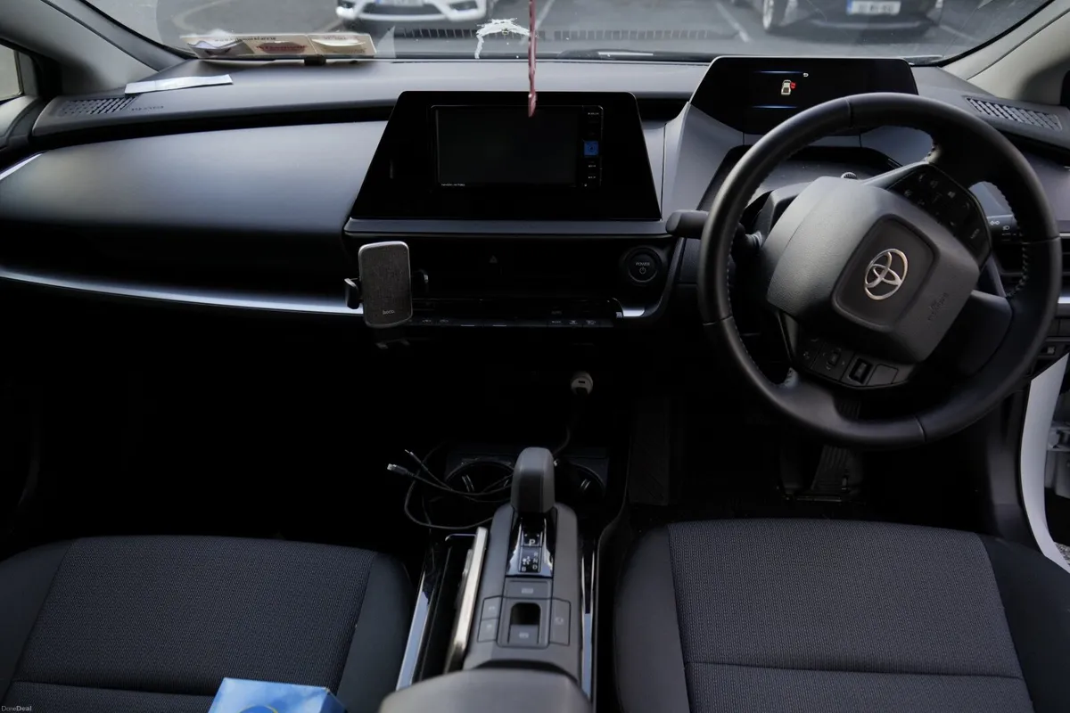 Toyota Prius 2024 - Image 4