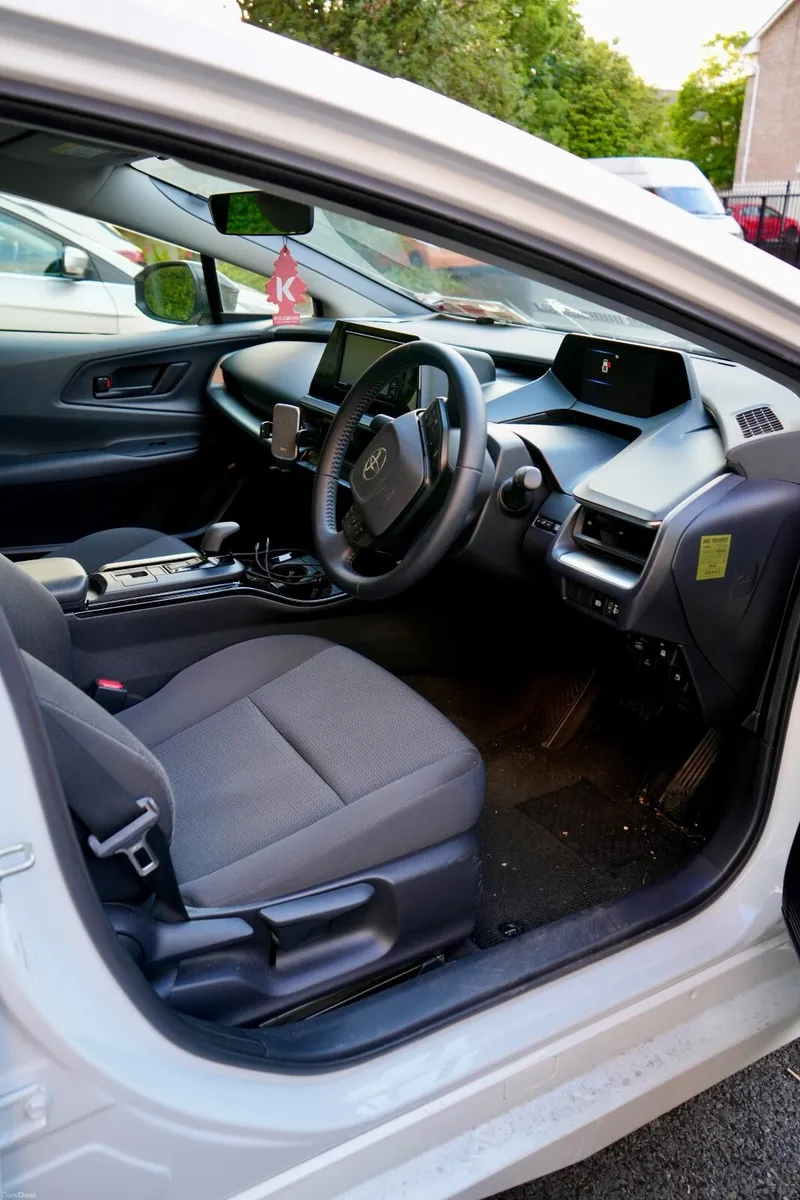 Toyota Prius 2024 - Image 2