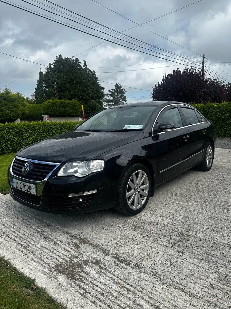 Volkswagen Passat - Image 1