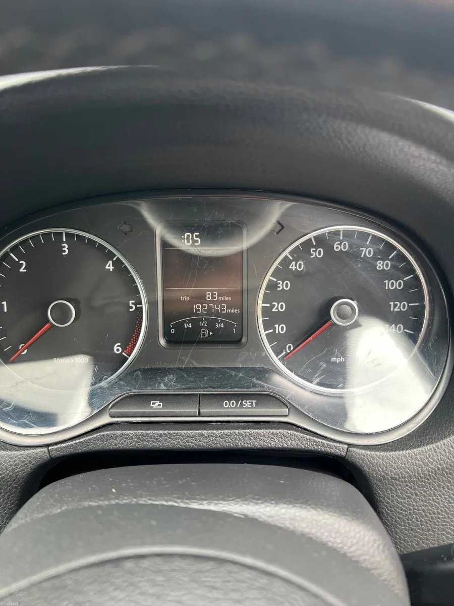 Volkswagen Polo 2011 - Image 2