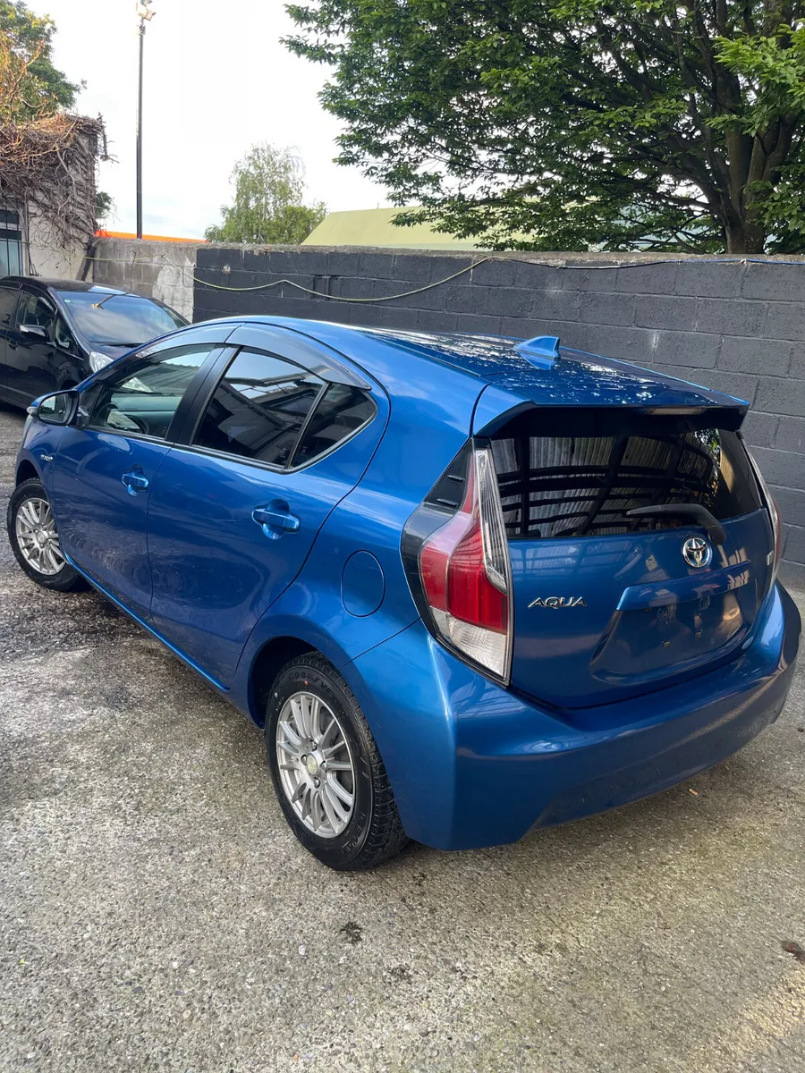 2015 Toyota Aqua push button hybrid auto 86k km - Image 5