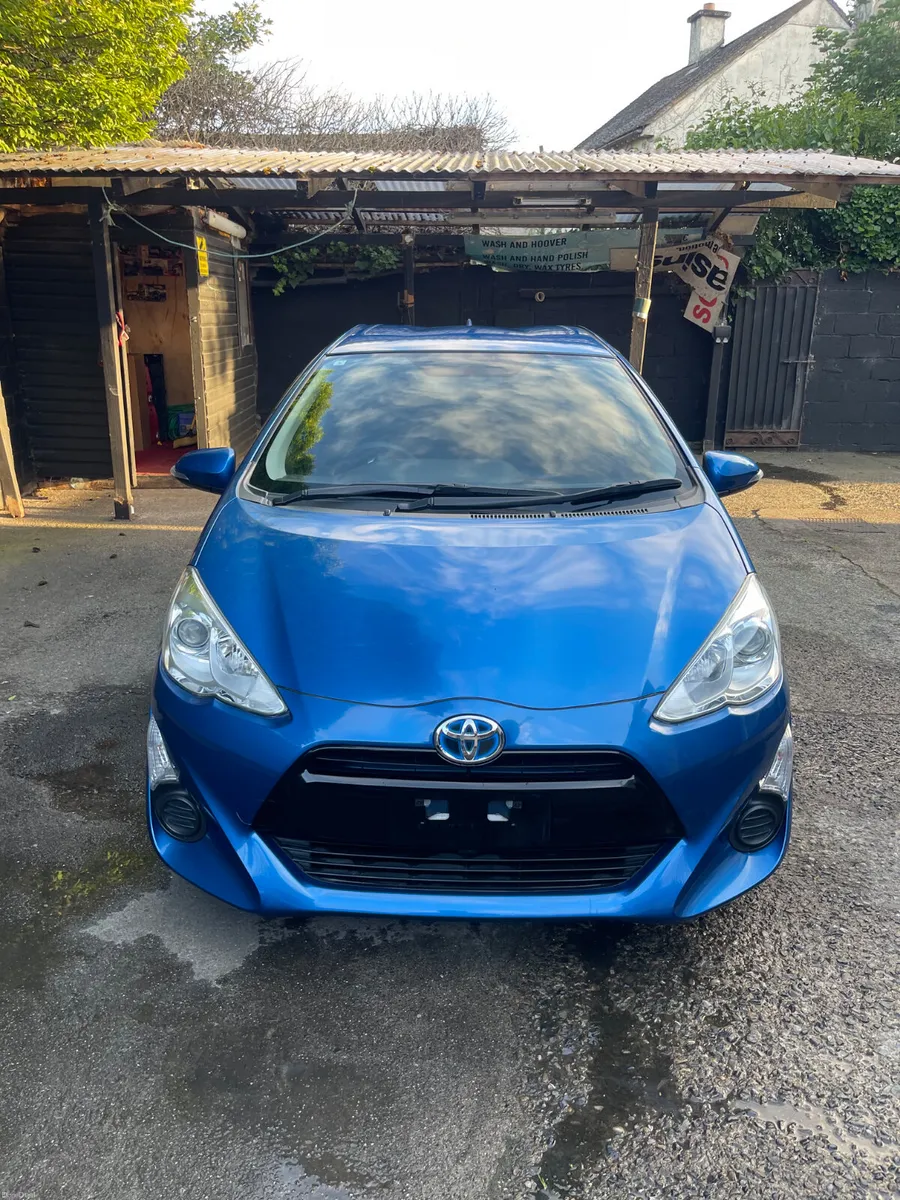 2015 Toyota Aqua push button hybrid auto 86k km - Image 3